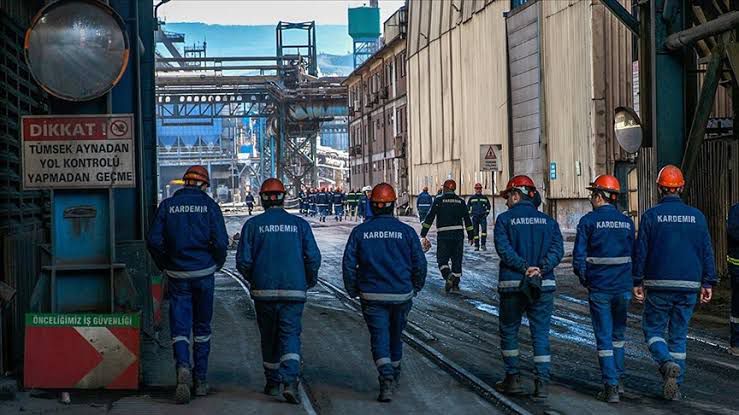 ÖZÇELİK-İŞ SENDİKASI;”EMEKÇİLERİMİZE ANASININ AK SÜTÜ GİBİ HELAL OLSUN…” KARDEMİR A.Ş.