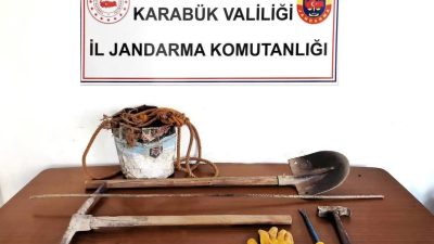 Karabük’ün Eflani ilçesinde kaçak kazı yapan 2 defineci, düzenlenen operasyonla